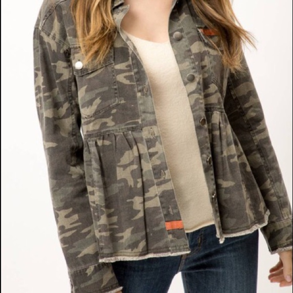 🎊HP🎉1 Left🎊Camouflage Peplum Trucker Jacket For Women-Measurements in Pics✨ - Picture 4 of 16